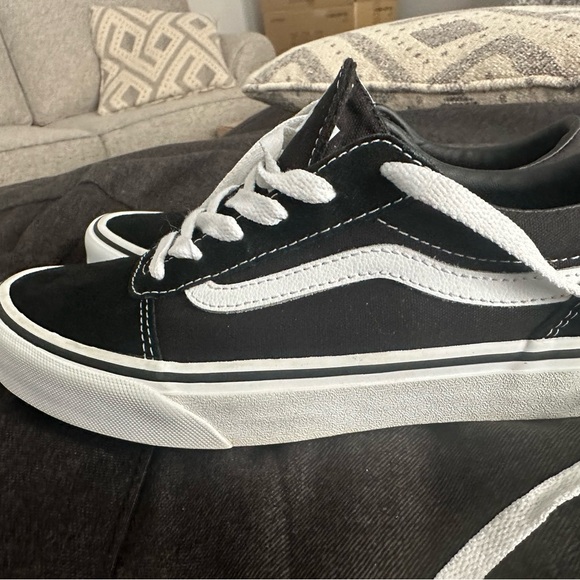 Vans - Picture 3 of 9